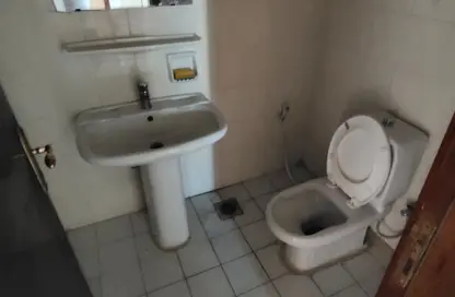 Apartment - 2 Bedrooms - 2 Bathrooms for rent in Um Altaraffa - Al Gharb - Sharjah