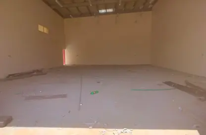 Warehouse - Studio - 1 Bathroom for rent in Old Industrial Area - Umm Al Quwain