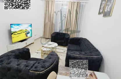 شقة - غرفة نوم - 2 حمامات للايجار في طريق كورنيش عجمان - عجمان