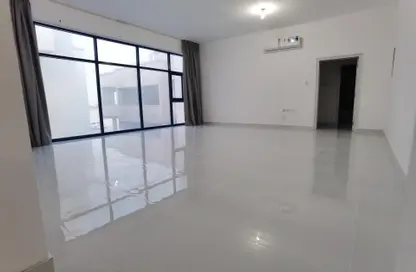 Empty Room image for: Apartment - 2 Bedrooms - 2 Bathrooms for rent in Shakhbout City - Abu Dhabi, Image 1