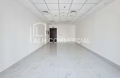 مكتب - استوديو للايجار في B2B  برج - الخليج التجاري - دبي