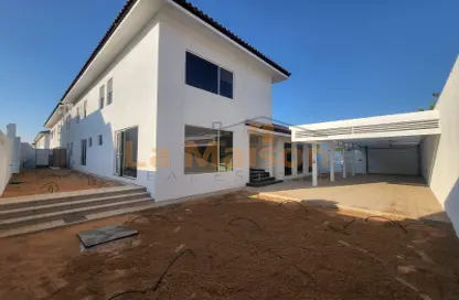 Villa - 5 Bedrooms - 4 Bathrooms for rent in Al Safa - Dubai