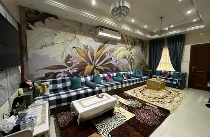 Living Room image for: Villa - 5 Bedrooms - 6 Bathrooms for sale in Al Yasmeen 1 - Al Yasmeen - Ajman, Image 1