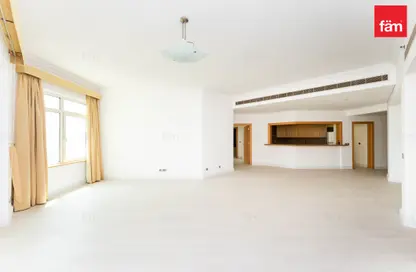 Apartment - 3 Bedrooms - 4 Bathrooms for rent in Al Hatimi - Shoreline Apartments - Palm Jumeirah - Dubai