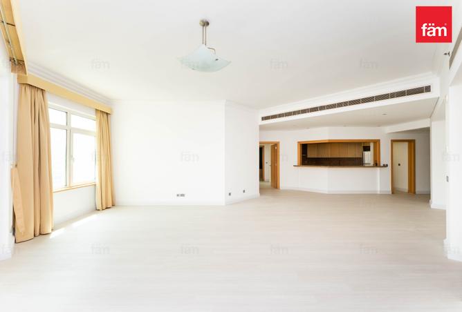Apartment - 3 Bedrooms - 4 Bathrooms for rent in Al Hatimi - Shoreline Apartments - Palm Jumeirah - Dubai
