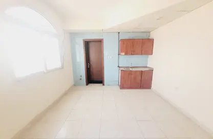 Apartment - Studio - 1 Bathroom for rent in Fire Station Road - Muwaileh - Sharjah