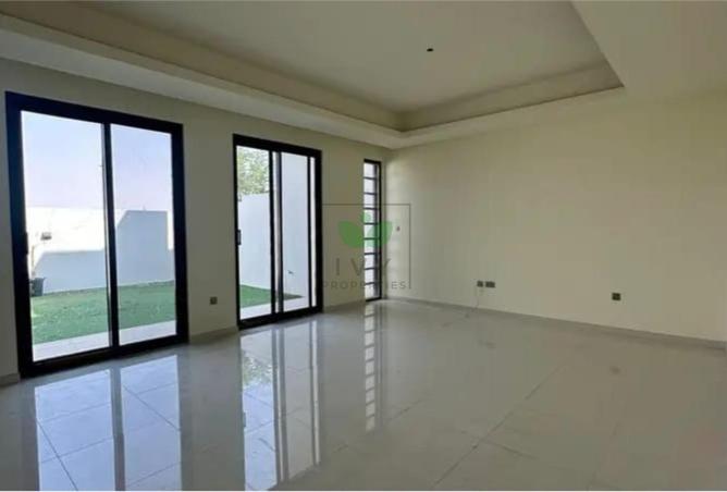 Spacious Layout | Vaccant | Road View