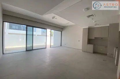 صورة لـ غرفة فارغة تاون هاوس - 2 غرف نوم - 3 حمامات للايجار في ماج آي - 7 منطقه - مدينة الشيخ محمد بن راشد - دبي ، صورة رقم 1