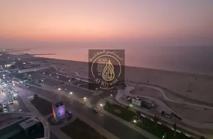 Apartment - 3 Bedrooms - 4 Bathrooms for rent in Corniche Tower - Ajman Corniche Road - Ajman