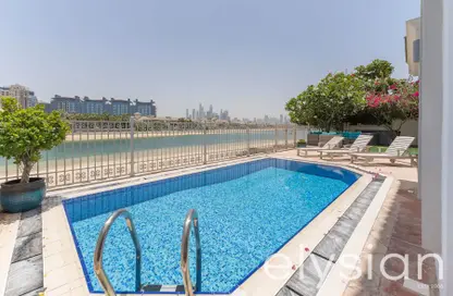 Pool image for: Villa - 5 Bedrooms - 6 Bathrooms for rent in Garden Homes Frond O - Garden Homes - Palm Jumeirah - Dubai, Image 1
