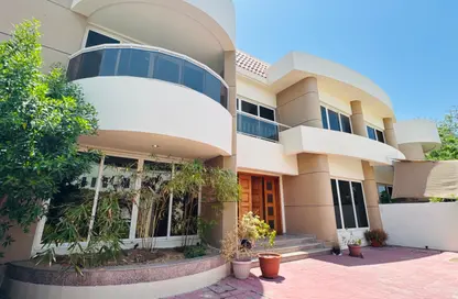 Villa - 4 Bedrooms - 5 Bathrooms for rent in Jumeirah 1 Villas - Jumeirah 1 - Jumeirah - Dubai