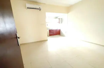 Empty Room image for: Apartment - 1 Bathroom for rent in Muwaileh - Sharjah, Image 1