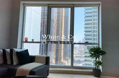 Living Room image for: Apartment - 1 Bedroom - 2 Bathrooms for rent in The Torch - Dubai Marina - Dubai, Image 1
