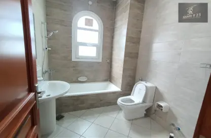 Bathroom image for: Apartment - 1 Bathroom for rent in Khalifa City A - Khalifa City - Abu Dhabi, Image 1