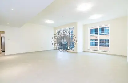 Empty Room image for: Apartment - 3 Bedrooms - 4 Bathrooms for sale in Marina Arcade Tower - Dubai Marina - Dubai, Image 1