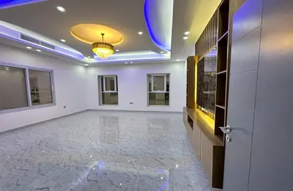 Empty Room image for: Villa - 5 Bedrooms - 6 Bathrooms for sale in Al Yash - Wasit - Sharjah, Image 1