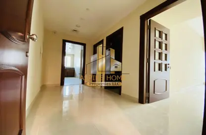 شقة - 2 غرف نوم - 2 حمامات للايجار في برج الفلاح - منطقة المرور - أبوظبي