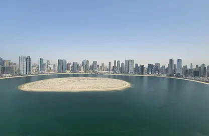 شقة - 3 غرف نوم - 4 حمامات للبيع في الخان - الشارقة