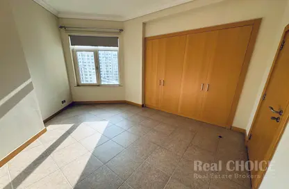 Apartment - 4 Bedrooms - 3 Bathrooms for rent in Al Das - Shoreline Apartments - Palm Jumeirah - Dubai