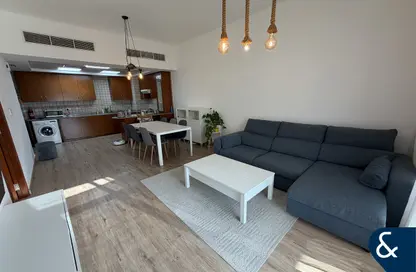 شقة - غرفة نوم - 1 حمام للايجار في منزل شيرلوك 1 - منزل شيرلوك - مدينة السيارات - دبي