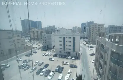 شقة - 2 غرف نوم - 2 حمامات للايجار في برج الكورنيش - طريق كورنيش عجمان - عجمان