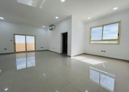 صورةغرفة فارغة لـ: شقة - 3 غرف نوم - 4 حمامات للكراء في الشهامة - أبوظبي, صورة 1