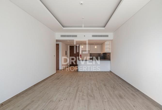 Apartment - 1 Bedroom - 1 Bathroom for sale in Central Park Building 1 - Central Park at City Walk - City Walk - Dubai