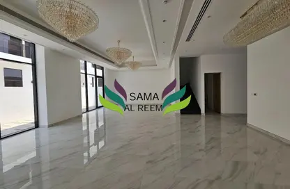 Villa - 6 Bedrooms - 7 Bathrooms for rent in Jumeirah 1 Villas - Jumeirah 1 - Jumeirah - Dubai