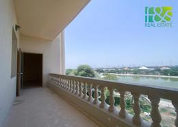 صورةشرفة لـ: شقة - 3 غرف نوم - 4 حمامات للكراء في برج الياسمين - قرية الياسمين - رأس الخيمة, صورة 1