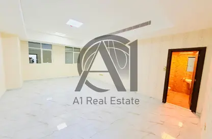 شقة - 3 غرف نوم - 5 حمامات للايجار في عود بن سجحان - المويجي - العين