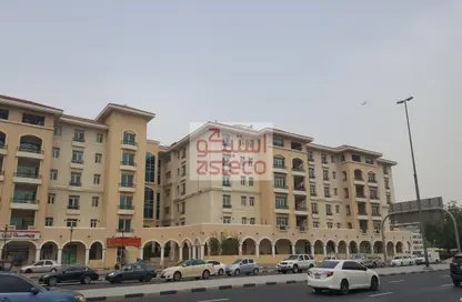 Outdoor Building image for: Apartment - 2 Bedrooms - 3 Bathrooms for rent in The Centre Residence - Al Muraqqabat - Deira - Dubai, Image 1