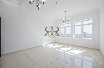 شقة - 2 غرف نوم - 2 حمامات للايجار في برج ربيعة - مجان - دبي لاند - دبي