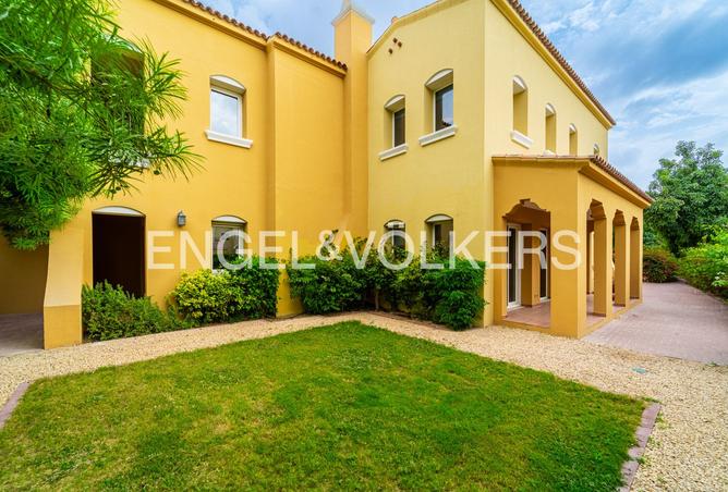 Landscaped  |  Near Amenities  |  Vacant