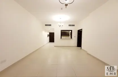 شقة - غرفة نوم - 1 حمام للايجار في مبنى ن.س - الجداف - دبي