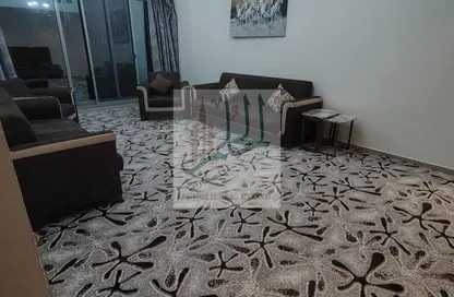 شقة - 2 غرف نوم - 2 حمامات للايجار في طريق كورنيش عجمان - عجمان