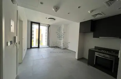 شقة - غرفة نوم - 2 حمامات للبيع في طراز 3 - الجادة - الشارقة