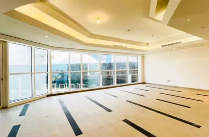 Apartment - 4 Bedrooms - 5 Bathrooms for rent in Wave tower - Corniche Road - Abu Dhabi