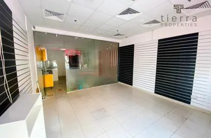 Shop - Studio for rent in Al Karama - Dubai