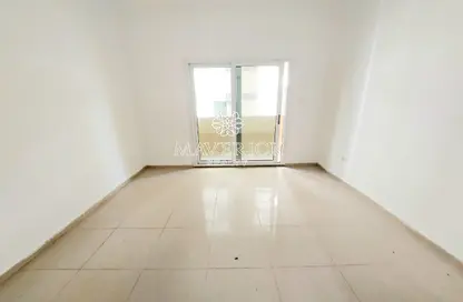 Empty Room image for: Apartment - 1 Bedroom - 1 Bathroom for rent in Al Rund Tower - Al Khan Lagoon - Al Khan - Sharjah, Image 1