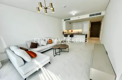 Living Room image for: Apartment - 1 Bedroom - 1 Bathroom for rent in District One Phase III - District One - Mohammed Bin Rashid City - Dubai, Image 1