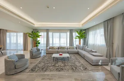 Living Room image for: Villa - 6 Bedrooms - 7 Bathrooms for sale in Pearl Jumeirah Villas - Pearl Jumeirah - Jumeirah - Dubai, Image 1