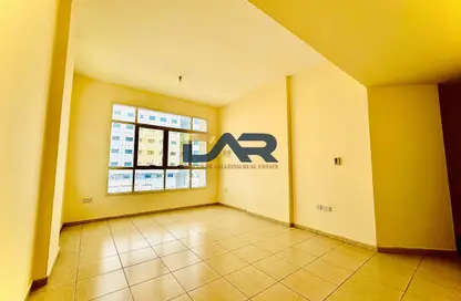 شقة - 2 غرف نوم - 3 حمامات للايجار في شعبية 12 - شعبية - مصفح - أبوظبي