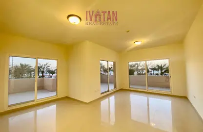 شقة - 3 غرف نوم - 4 حمامات للايجار في ياقوت - باب البحر - جزيرة المرجان - رأس الخيمة