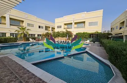 Villa - 4 Bedrooms - 4 Bathrooms for rent in Jumeirah 1 Villas - Jumeirah 1 - Jumeirah - Dubai