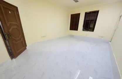 Empty Room image for: Villa - 1 Bathroom for rent in Sola Tower - Al Najda Street - Abu Dhabi, Image 1