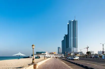 شقة - 2 غرف نوم - 2 حمامات للبيع في برج الكورنيش - طريق كورنيش عجمان - عجمان