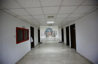 شقة - 2 غرف نوم - 2 حمامات للايجار في أبو شغارة - الشارقة