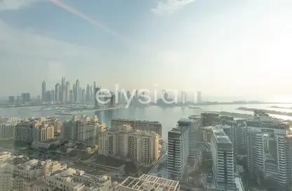 Apartment - 1 Bedroom - 2 Bathrooms for rent in The Palm Tower - Palm Jumeirah - Dubai
