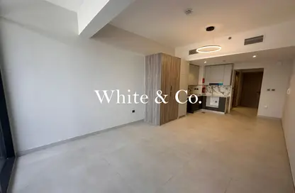 شقة - 1 حمام للايجار في الأمل تاور - مدينة دبي الرياضية - دبي