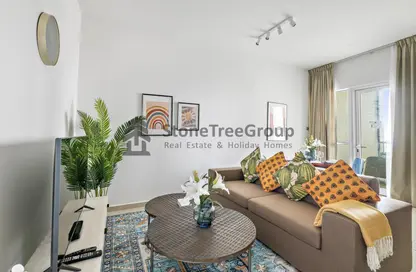 Living Room image for: Apartment - 1 Bedroom - 1 Bathroom for rent in Marina Pinnacle - Dubai Marina - Dubai, Image 1